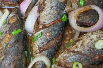 Tulingan Bistek (Braised Bullet Tuna in Soy Sauce and Onion)