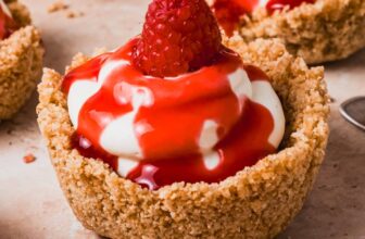 Mini No Bake Cheesecakes w/ Raspberry Sauce (Easy + Creamy)