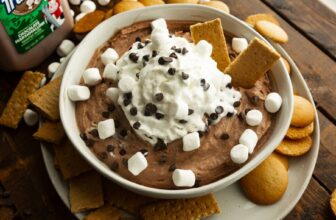 Easy Hot Cocoa Dip – A Cozy Chocolate Holiday Dessert)